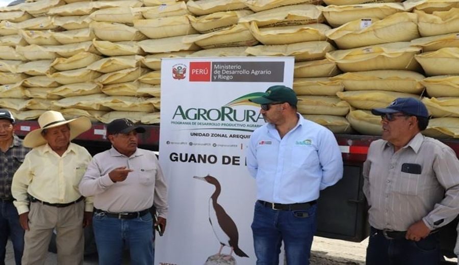 Agricultores Arequipeños Reciben 60 Toneladas de Guano de Isla