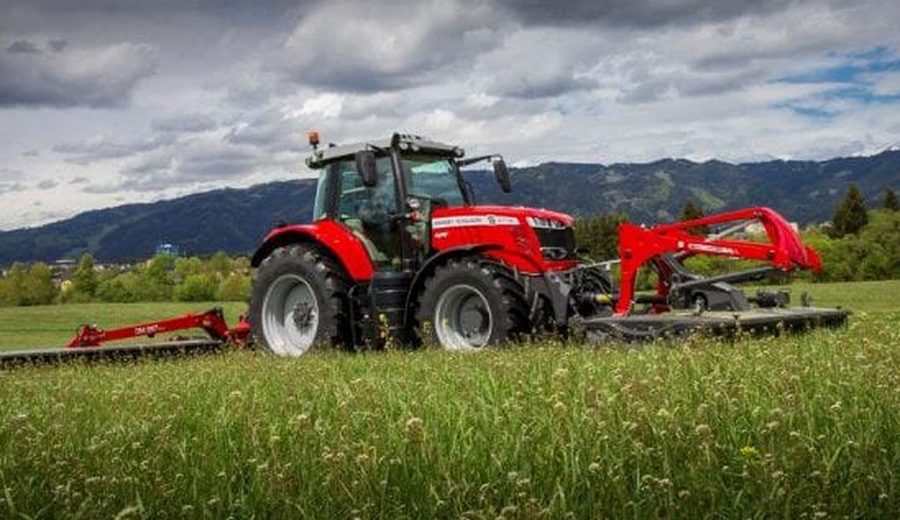 La Libertad agricultores se benefician con cuatro modernos tractores