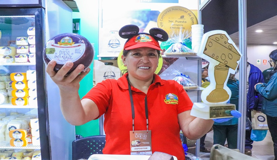 Salón del Queso Peruano MIDAGRI reconoce a Ternura Negra de Ayacucho como el mejor queso del Perú