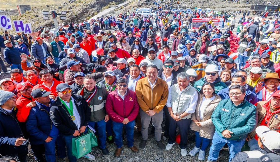 Gobierno inició la ejecución de la represa Iruro en beneficio de familias productoras de Ayacucho y Arequipa