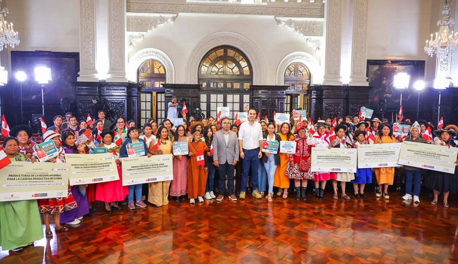 Gobierno entrega más de 10 millones de soles para organizaciones de mujeres productoras agrarias