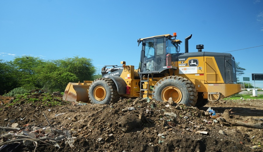MIDAGRI Maquinaria de la ANA en Tumbes sigue trabajando en los sectores Cantera Santa Rosa, La Polvareda y Pechichal - Malvales