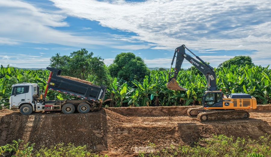 Piura: Gobierno despliega maquinaria en cinco puntos críticos más de Ayabaca para limpieza y descolmatación ante lluvias