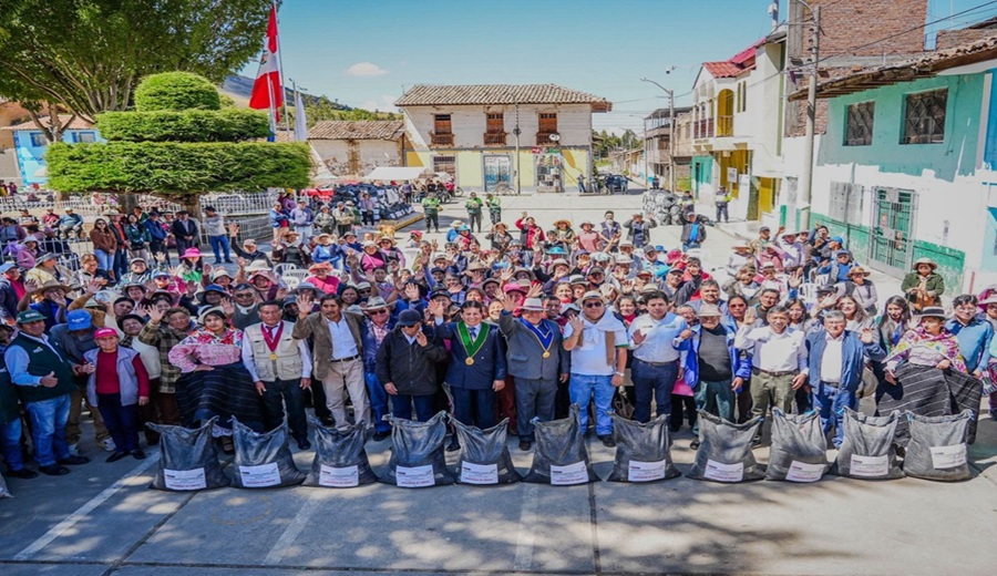 MIDAGRI entrega más de 17 toneladas de fertilizante a productores de Huamalí en Junín