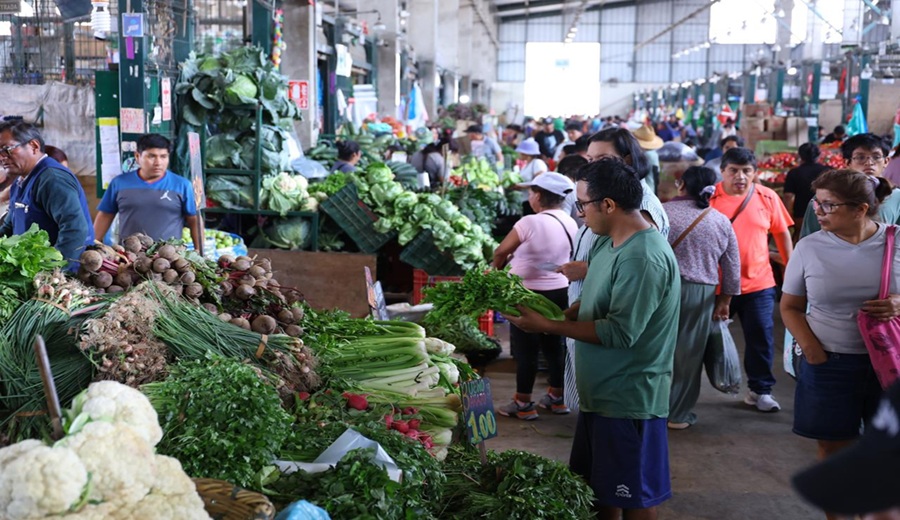 Mercados mayoristas mantienen abastecimiento y precios estables de papa, zanahoria, naranja y plátano
