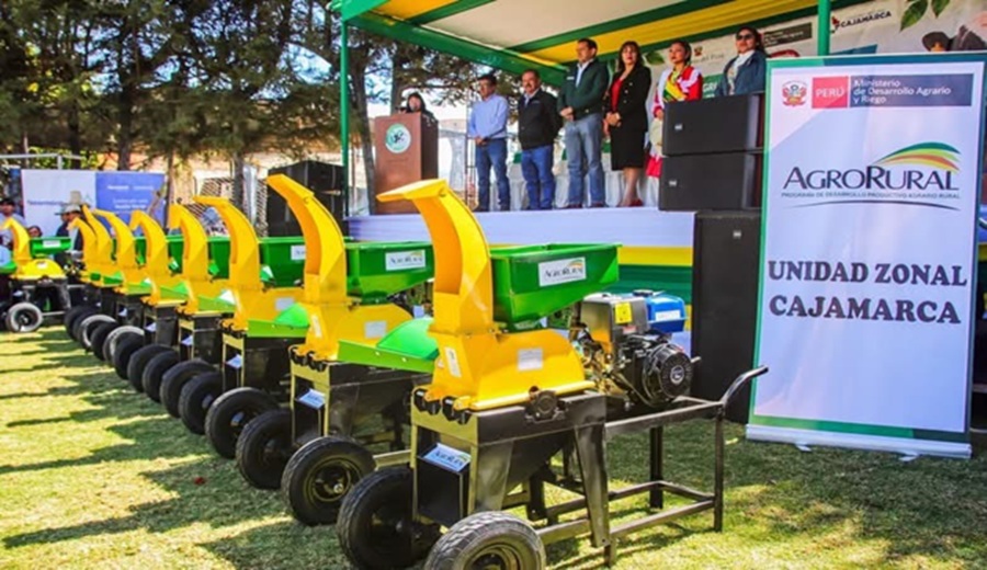 Cajamarca: MIDAGRI entrega certificados de uso de agua, picadoras y kits agrarios a los Héroes del Campo