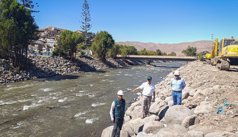 FEN MIDAGRI interviene 16 puntos críticos para proteger a 686 familias y 688 hectáreas de cultivos en Arequipa