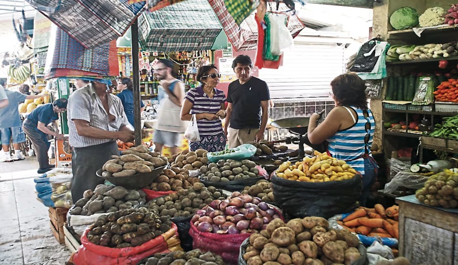 Precios de alimentos al alza: así ha variado el costo de la papa, el choclo, el limón y el pollo en los mercados de Lima hasta ahora